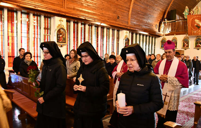 Instalacja relikwii bł. ks. Ignacego Kłopotowskiego w Kątach