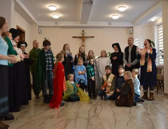 Dziecięce płatki róż w Loretto - Spotkanie opłatkowe