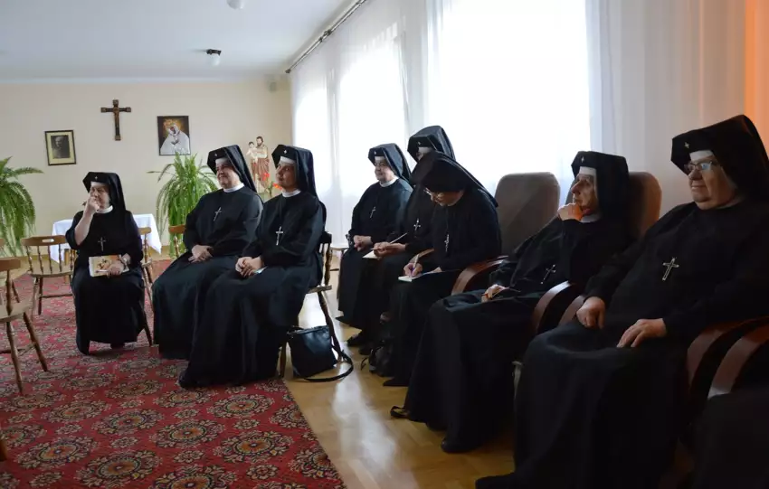 Spotkanie sióstr pielęgniarek i opiekujących się chorymi