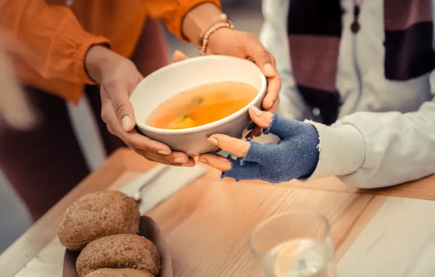 Pan Jezus utożsamia się z ubogimi